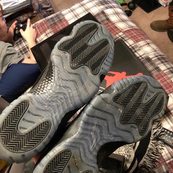 Retro 11 cap and gowns - Picture 3 of 4